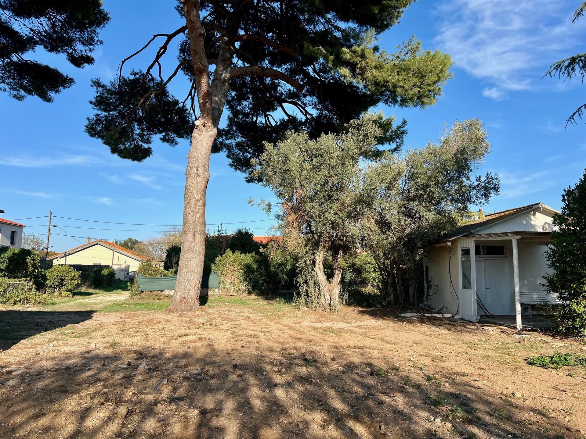 Sète, distrito de Barrou, terreno de aproximadamente 737m2,