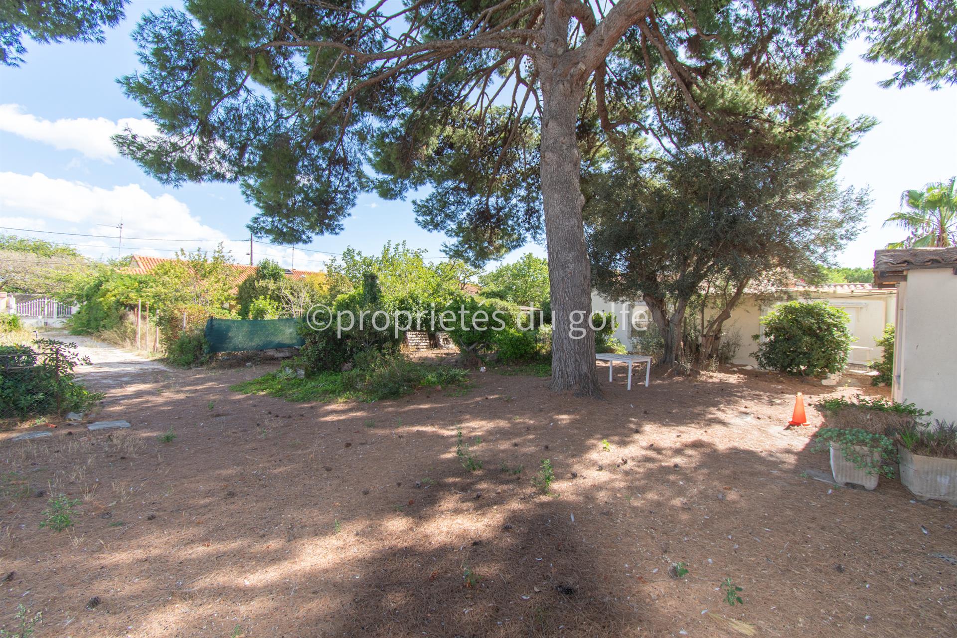 Sète, distrito de Barrou, terreno de aproximadamente 737m2,