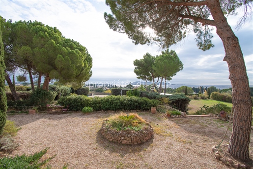 Bouzigues, property of 6740 m2 with panoramic view of the Etang de Thau and Mont Saint Clair,