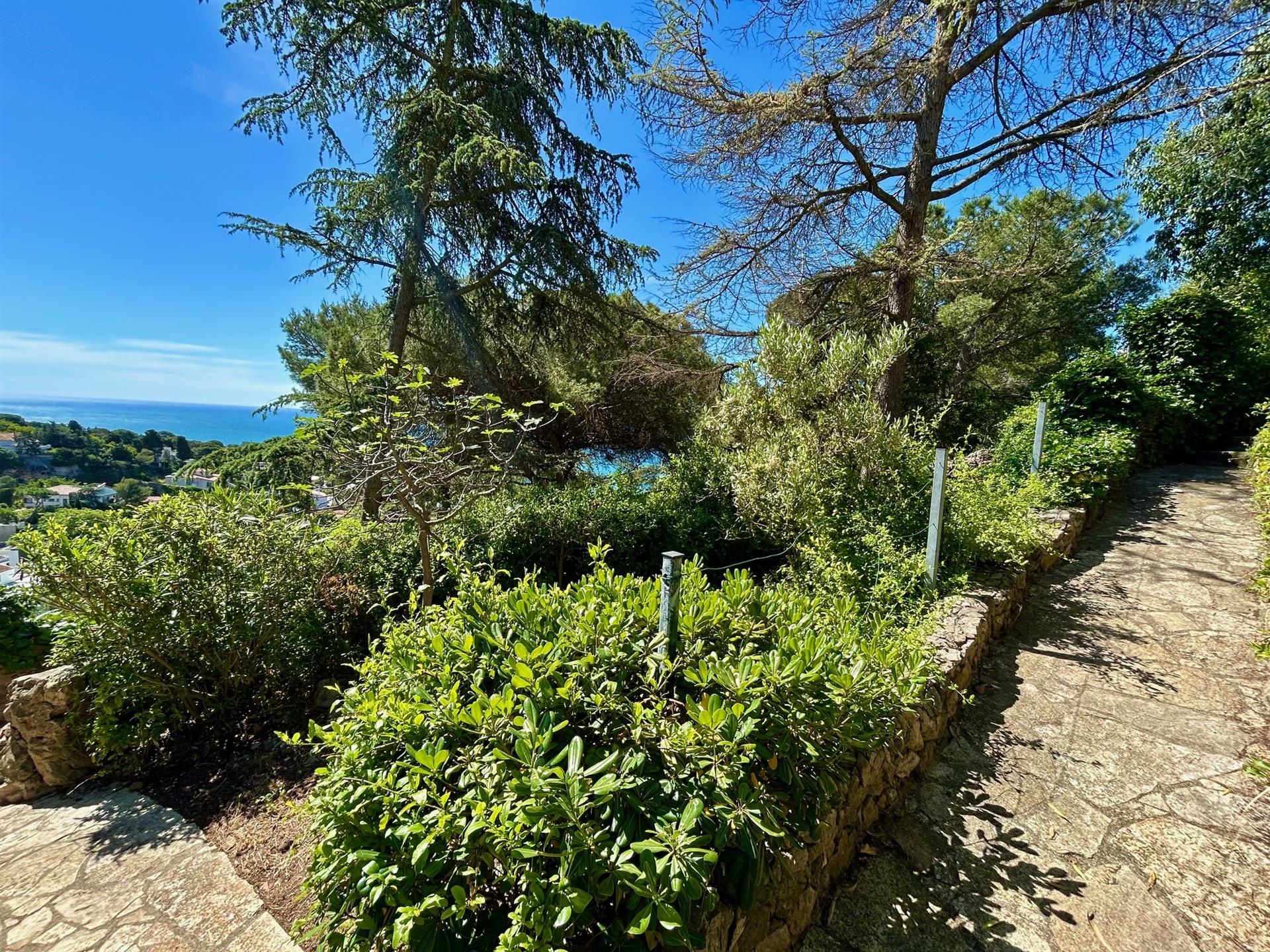 En Sète, vertiente sur del Mont Saint Clair, planta baja de villa con piscina