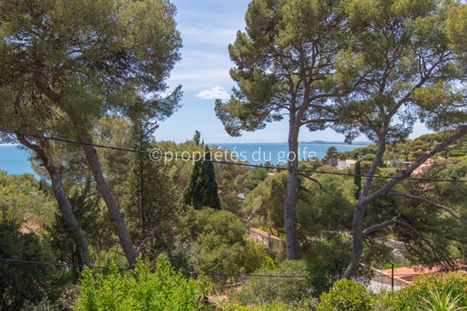 Mit Blick auf eine Villa mit Meerblick gelegen auf dem Mont Saint Clair in Sète,