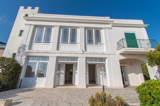 Unique in Sète, exceptional property of 2579 m2 of land facing the sea with two villas,
