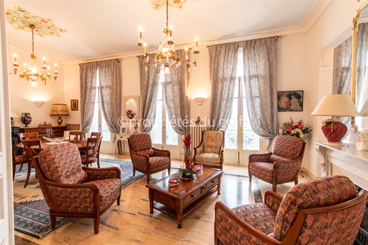 Sète, luxurious 6-room apartment with views of the quay,