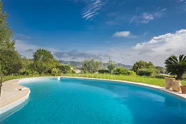 Rare village house with 5 bedrooms and swimming pool, La Colle sur loup