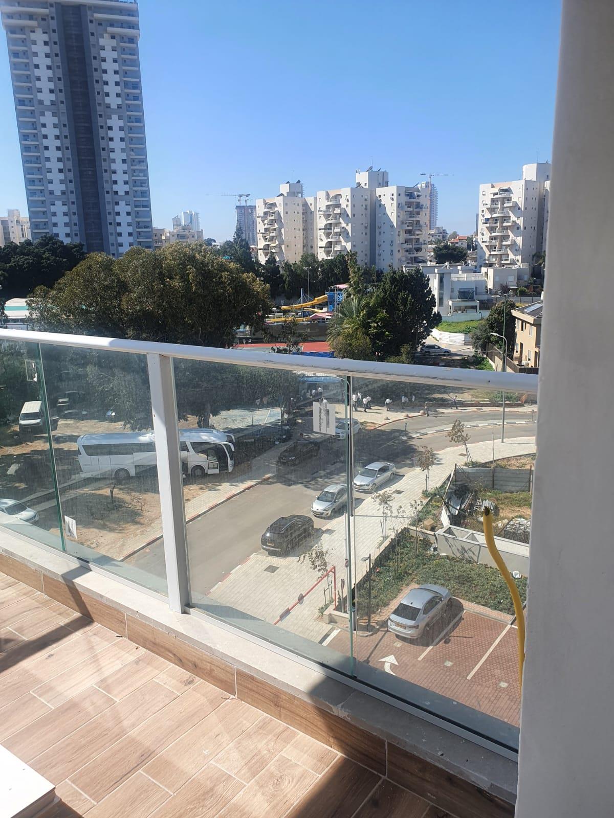 For sale a 5 room apartment in a new and quiet area