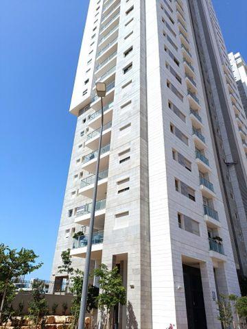 For sale a 5 room apartment in a new and quiet area