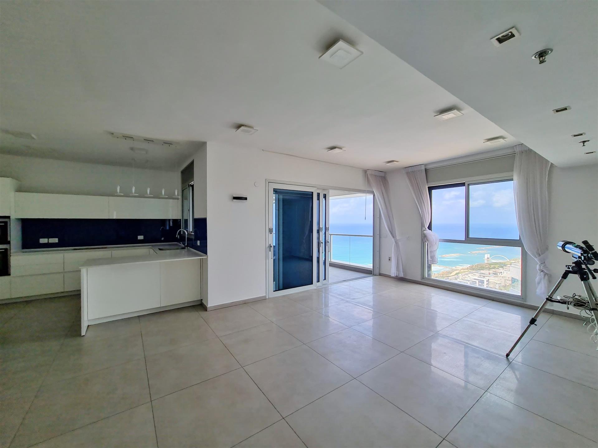 For sale in Lagoon Building, Netanya 