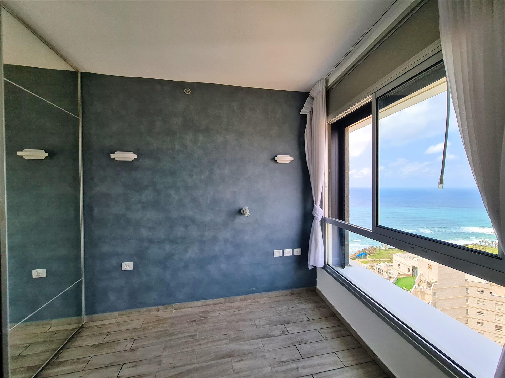 For sale in Lagoon Building, Netanya 