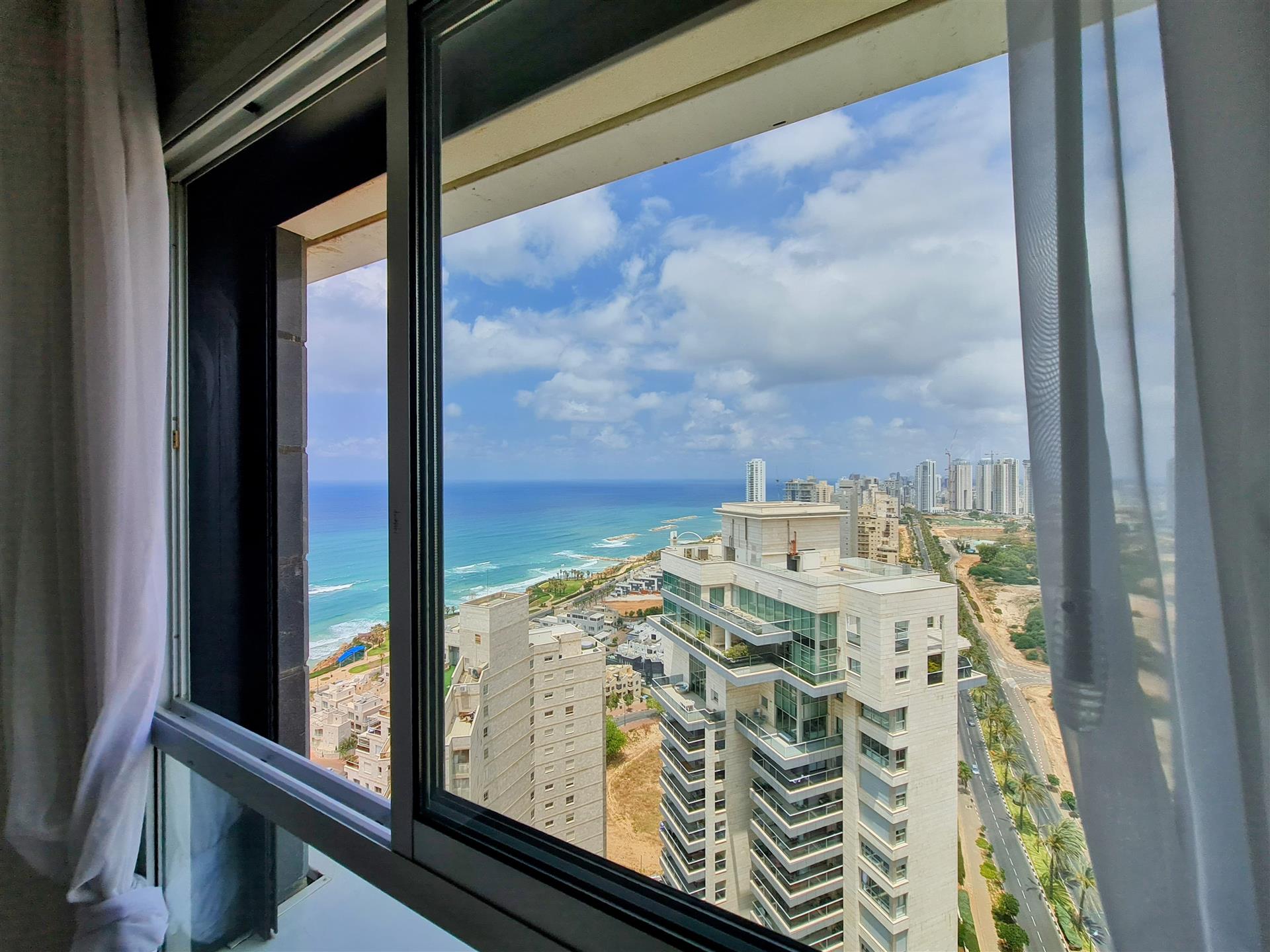 For sale in Lagoon Building, Netanya 