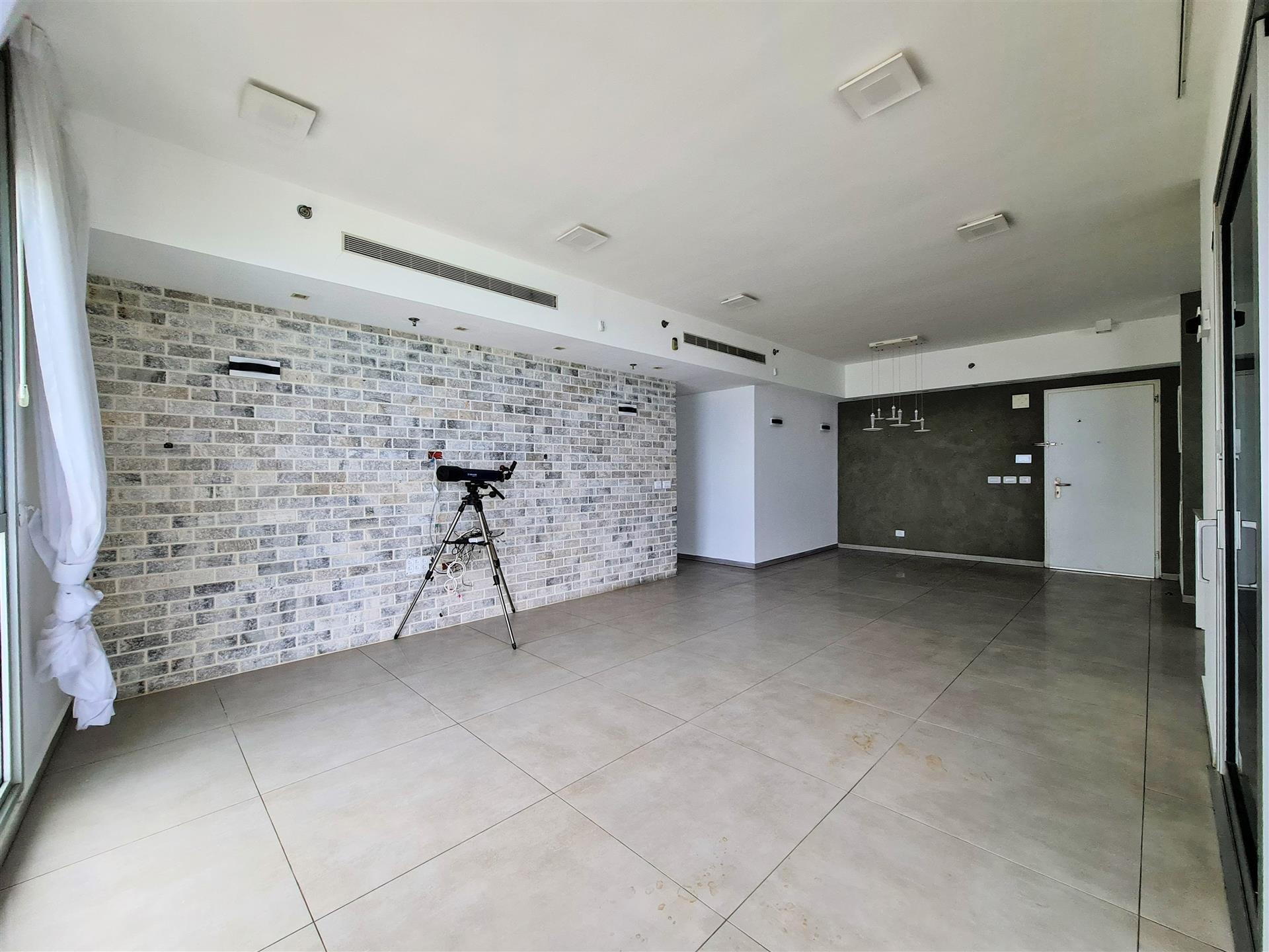 For sale in Lagoon Building, Netanya 