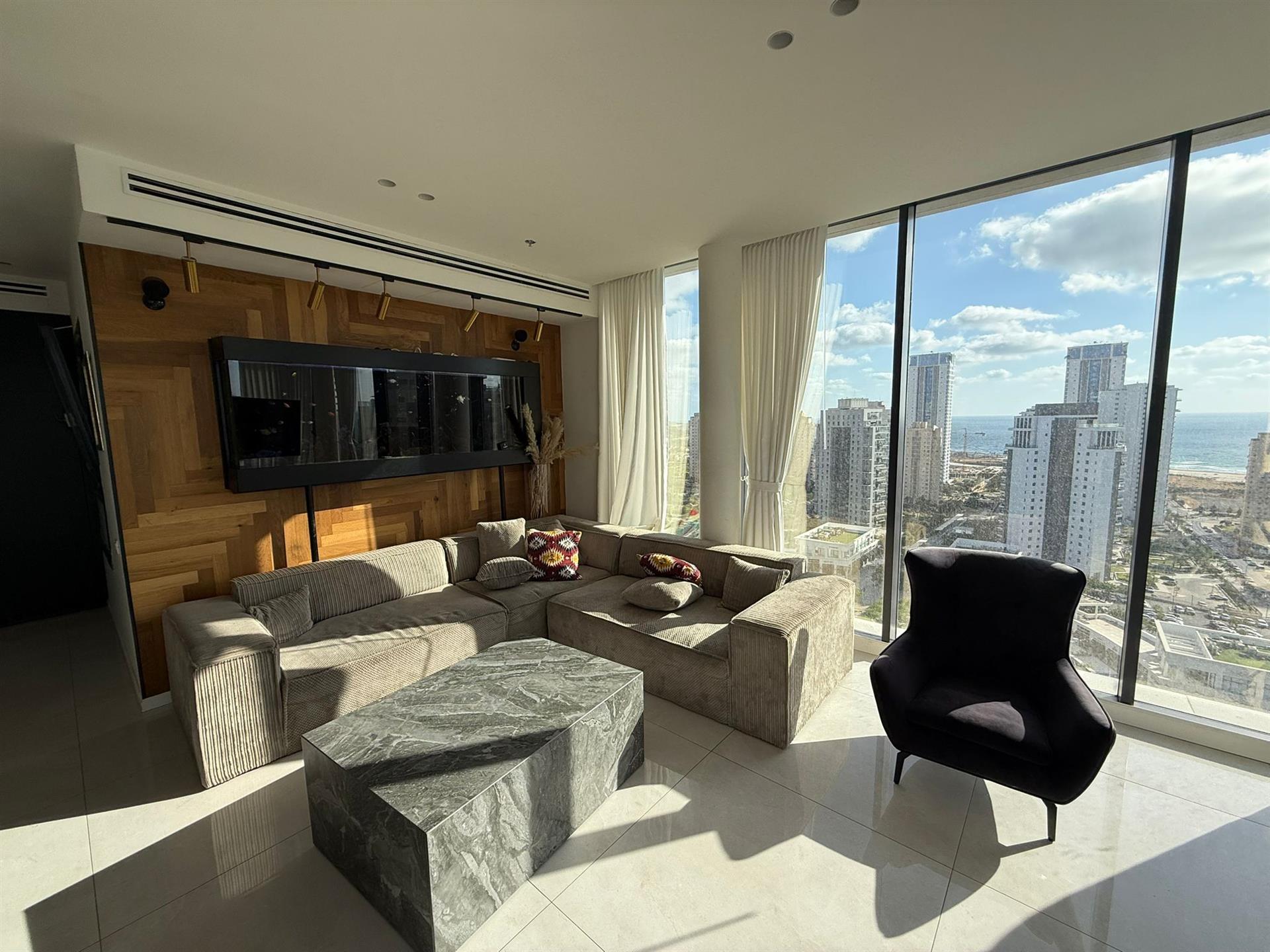 For sale in Netanya - mini penthouse in Ir Yamim