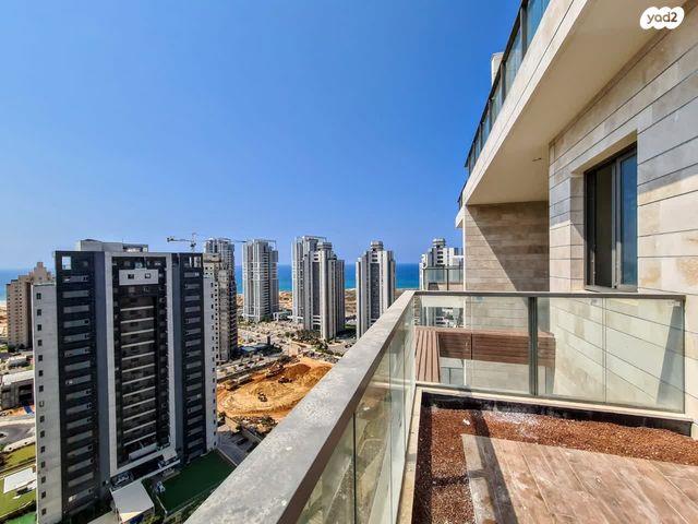 New minipenthouse in a luxurious building in Prime Towers, Ir Yamim neighborhood, Netanya