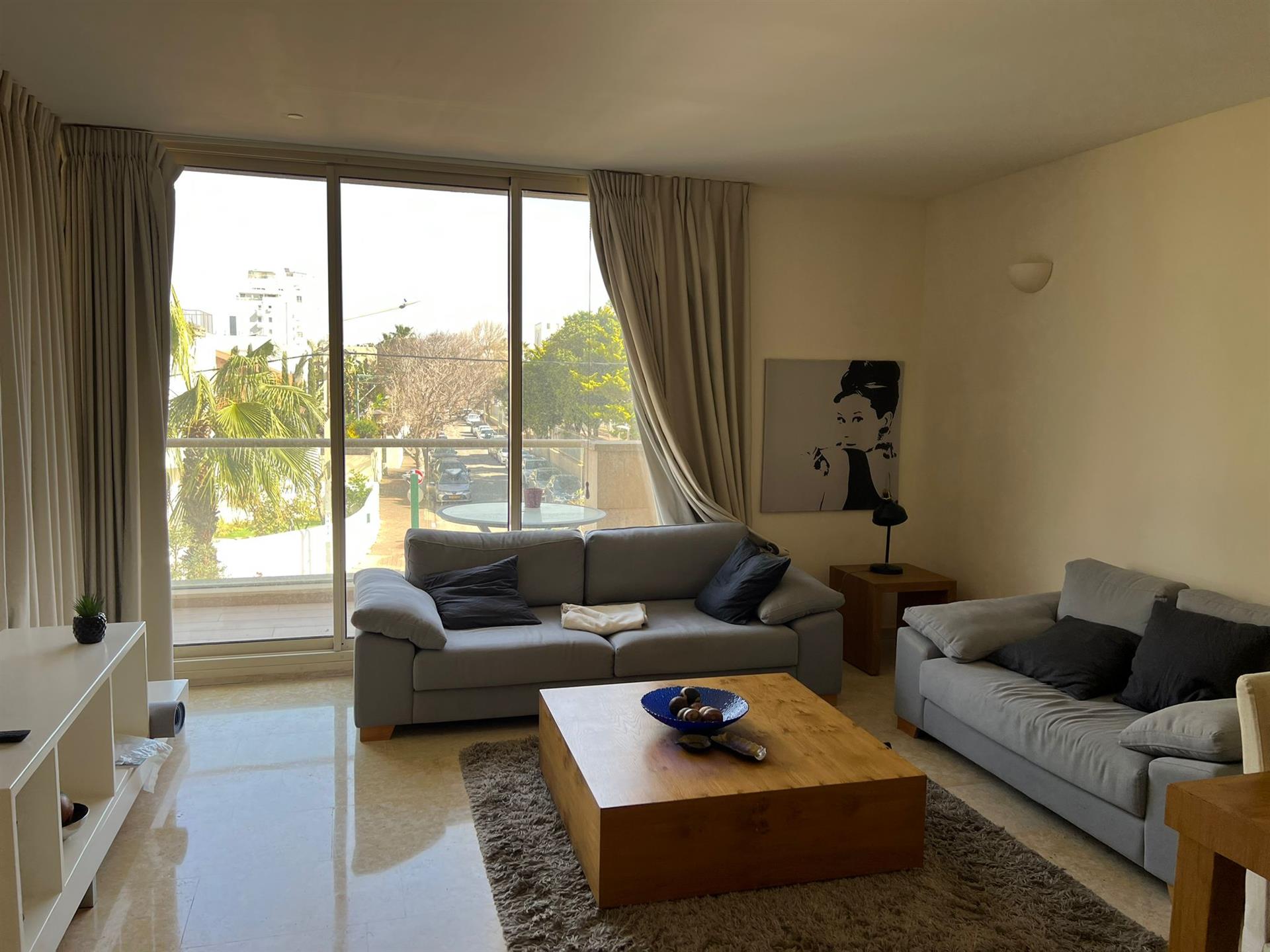 Te koop een appartement in Herzliya Pituach, in de buurt van het Acadia Hotel