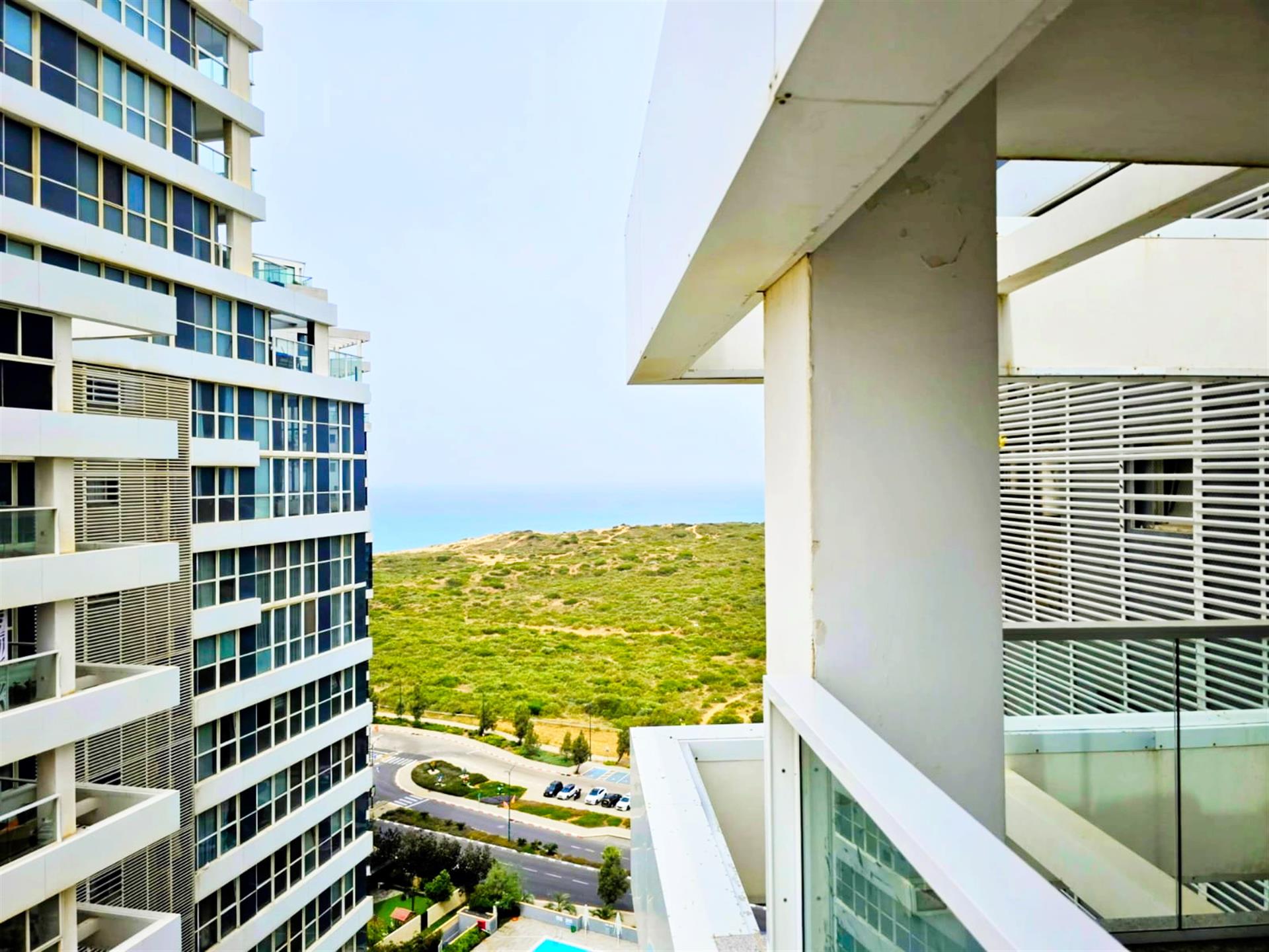 For sale a 5-room apartment in Ir Yamim Netanya