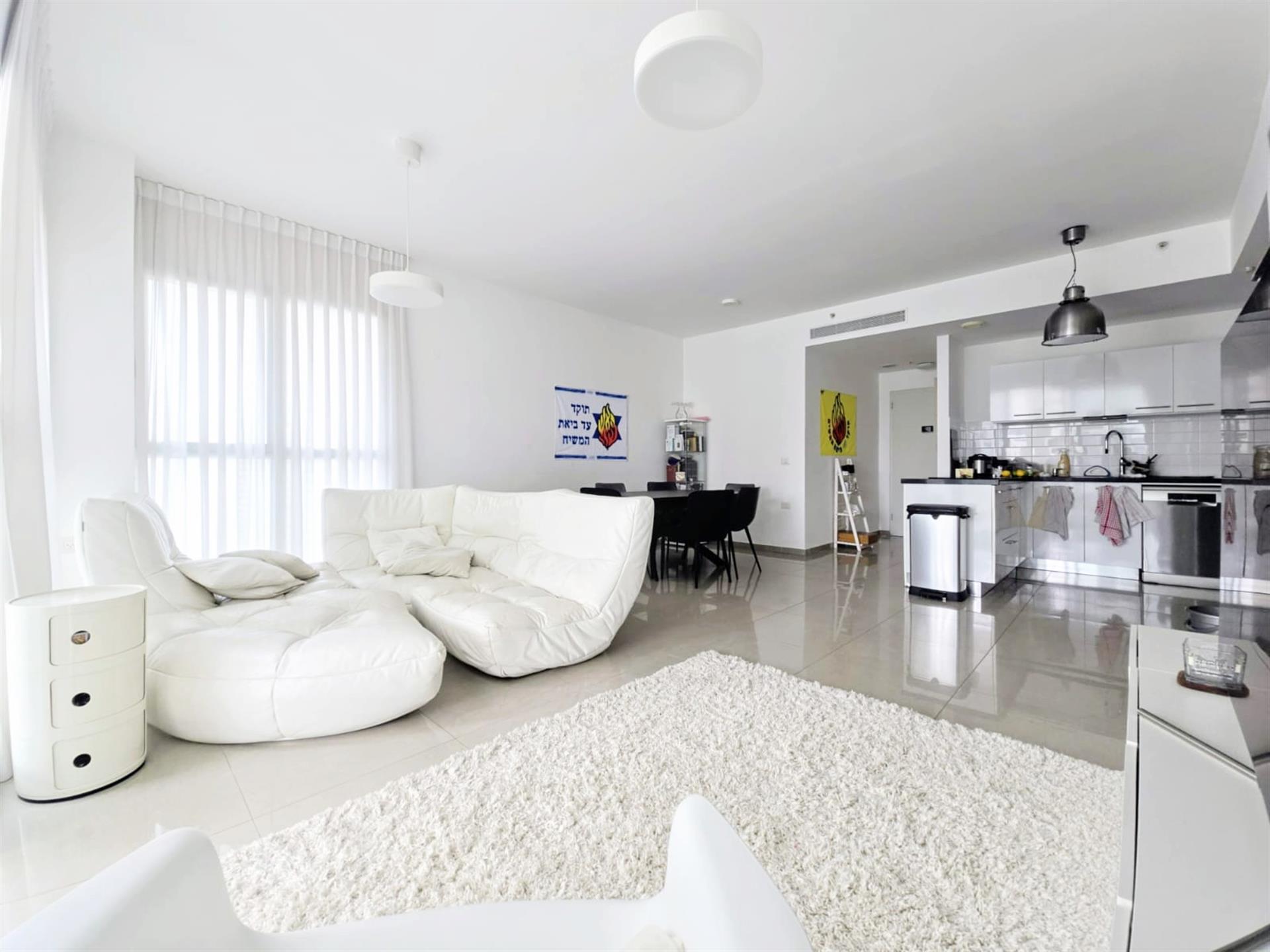 For sale a 5-room apartment in Ir Yamim Netanya