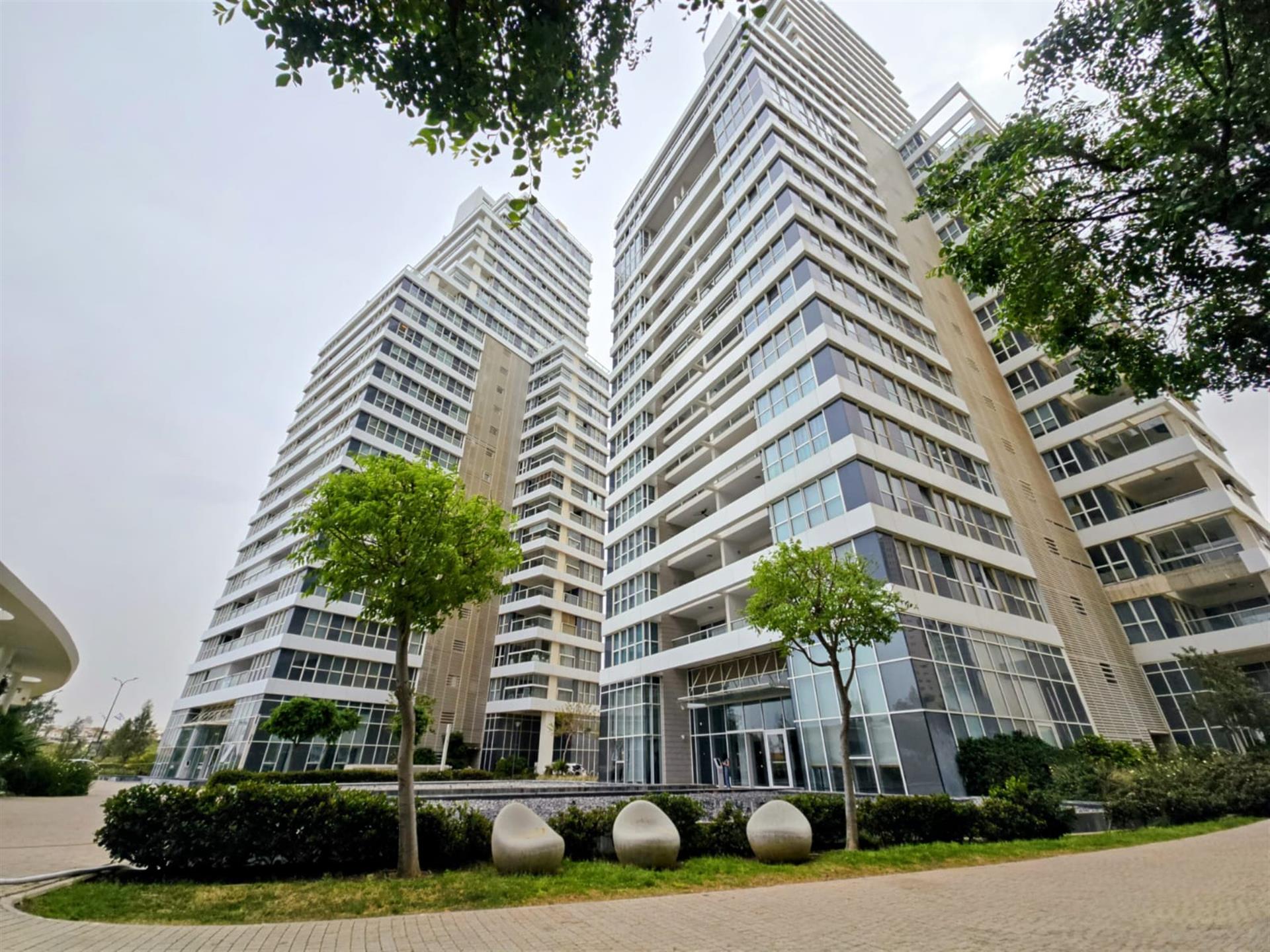 For sale a 5-room apartment in Ir Yamim Netanya