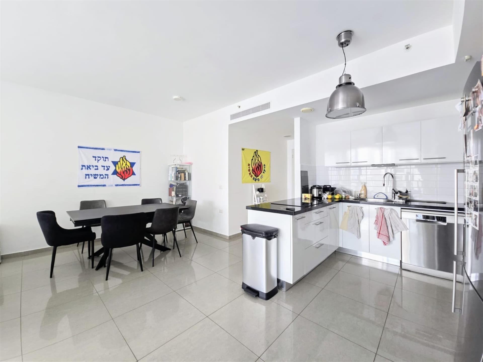 For sale a 5-room apartment in Ir Yamim Netanya