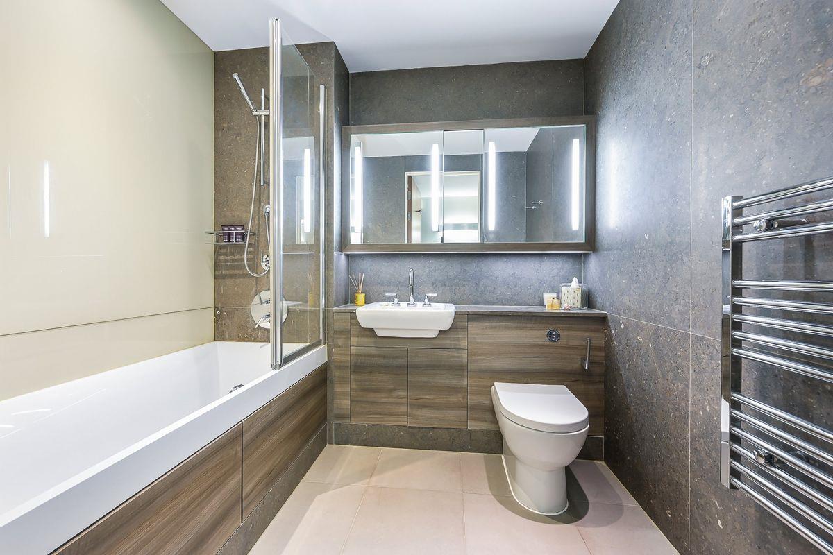 A gorgeous bright and spacious three bedroom apartment with wonderful views over the river Thames 