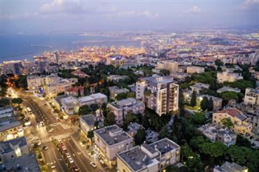For sale an apartment in a new 8-story building in the Carmel Center in Haifa