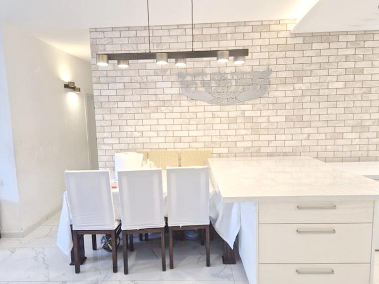 For sale a 6 room apartment in Galei Yam Netanya neighborhood