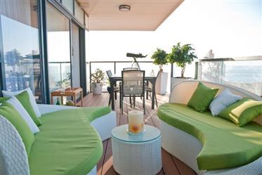 דירת 5 חדרים עם נוף לים במגדל יוקרה של עיר ימים נתניה
