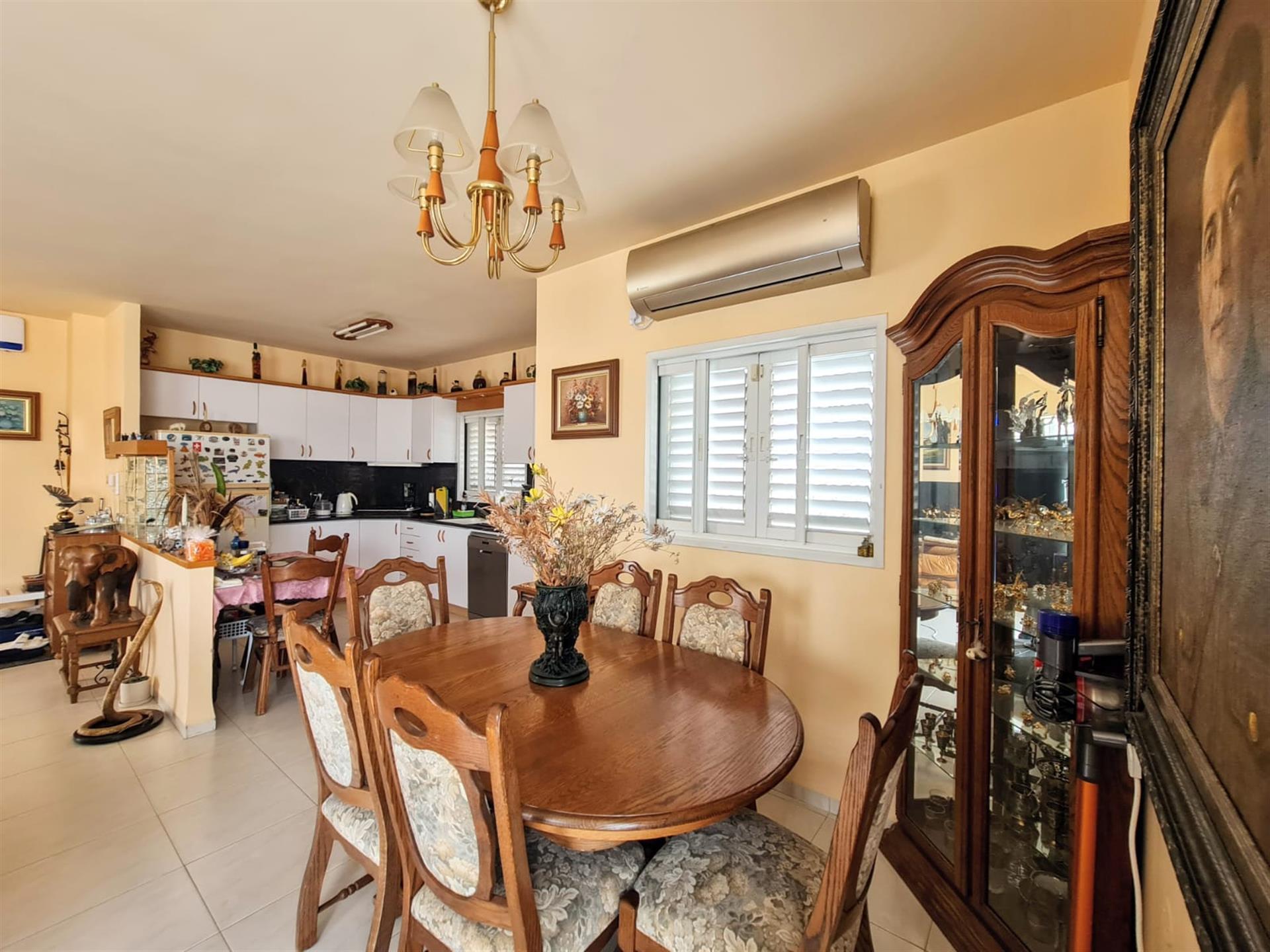 For sale a 6 room duplex in Netanya city center