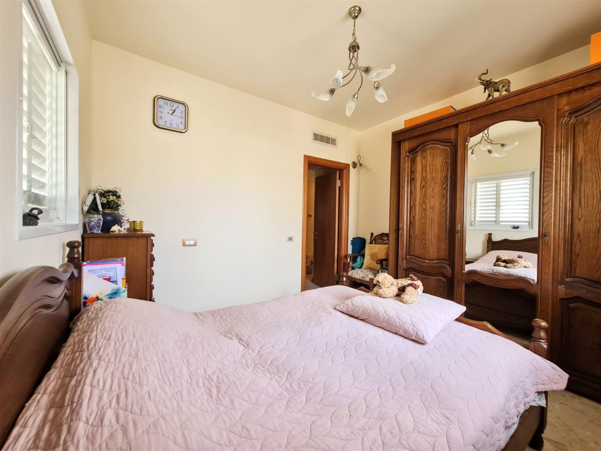 For sale a 6 room duplex in Netanya city center