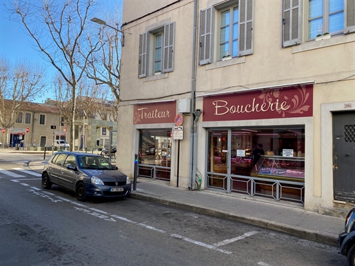 Exceptional sale of commercial walls in the heart of Nîmes