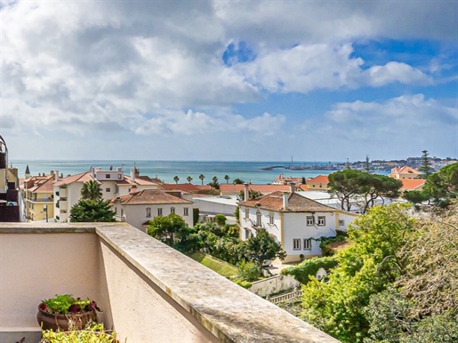 Fabuleux appartement en duplex avec vue sur la mer et proche de la plage, dans le centre d'Estoril