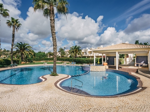 Villa jumelée confortable, avec vue sur la mer et excellent emplacement, à proximité de Praia da Luz