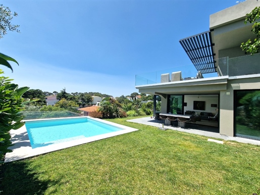 Modern prime villa with swimming pool, guest house, terraces, gym and excellent views over Cascais.