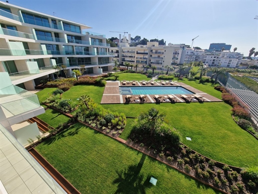 New apartment with sea view, in a luxury condominium with prime location in the center of Cascais.