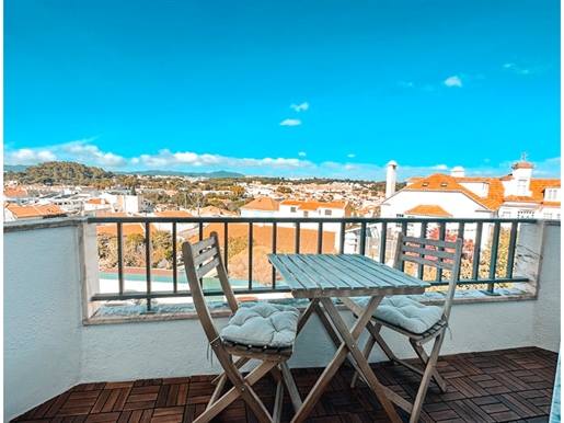 Excellent refurbished apartment with sea and mountain views and central location.