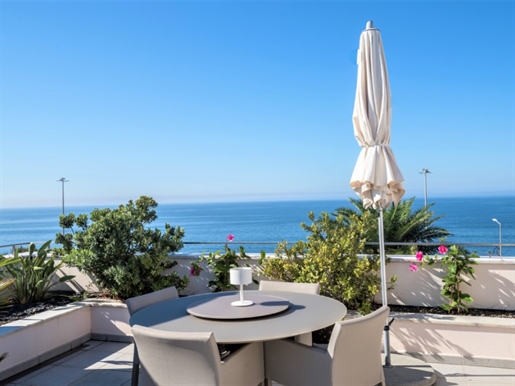 Fabuloso y exclusivo apartamento con enormes terrazas y piscina privada en primera línea de mar.