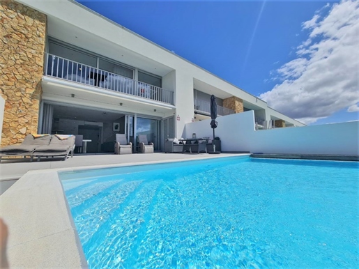 Uitstekende moderne villa met unieke details en privé zwembad