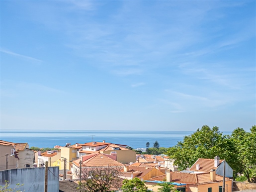 Acogedor apartamento con terraza exclusiva con vistas al mar, en el centro de Parede
