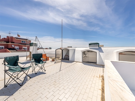 Gezellig appartement met exclusief terras met uitzicht op zee, in het centrum van Parede