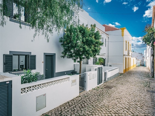 Moderna moradia geminada com terraço na cobertura com vista sobre a Marina de Portimão