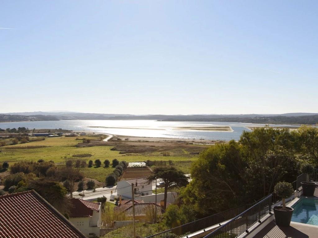 Wunderschöne und geräumige Villa mit herrlichem Blick über die Lagune von Óbidos.