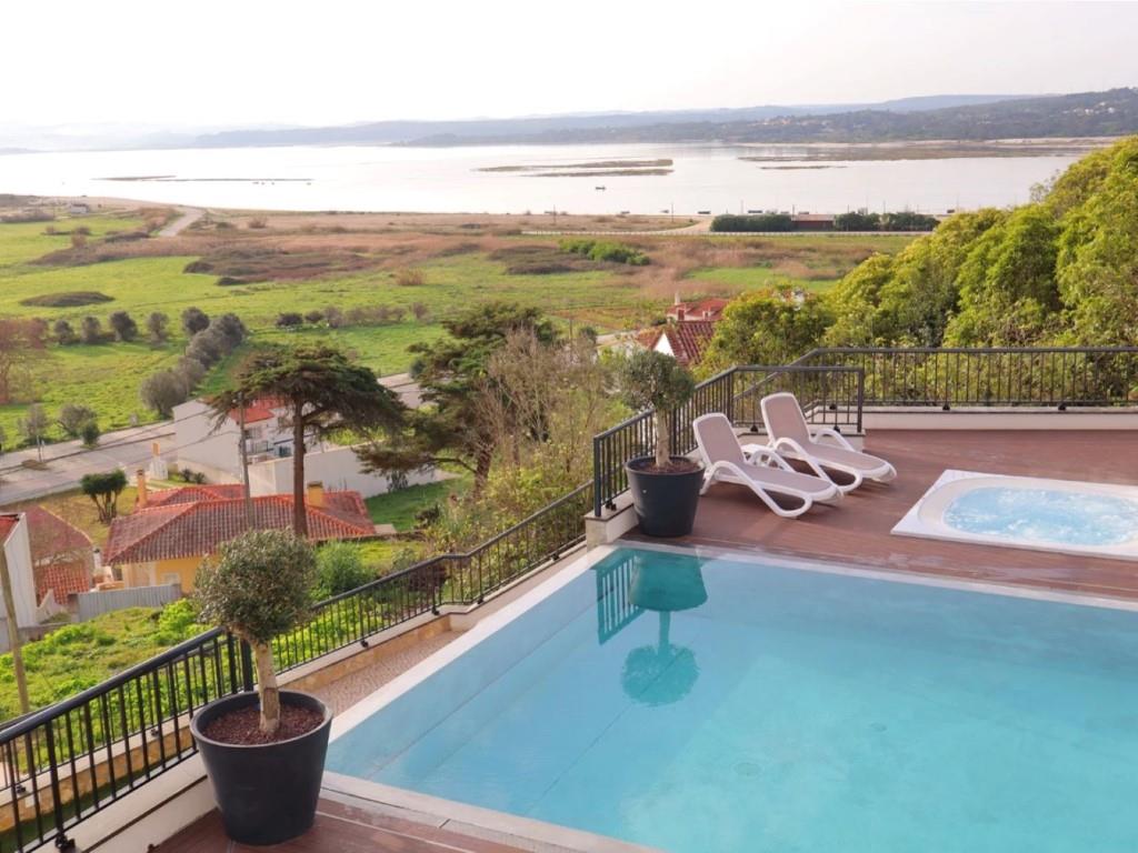 Wunderschöne und geräumige Villa mit herrlichem Blick über die Lagune von Óbidos.