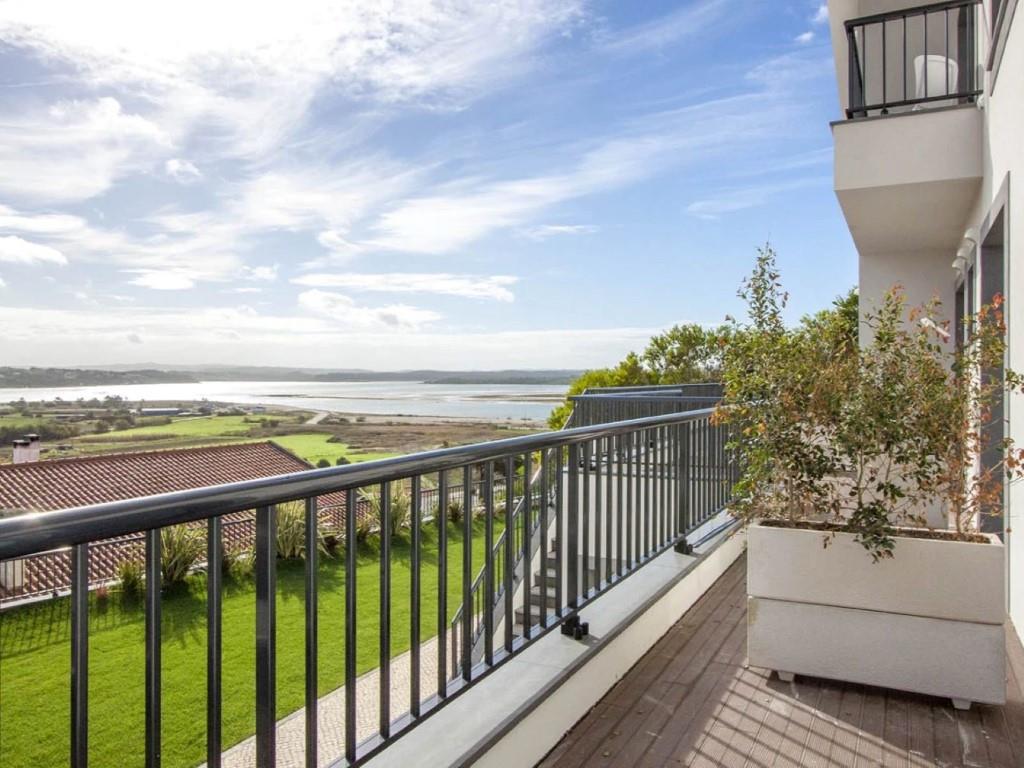 Wunderschöne und geräumige Villa mit herrlichem Blick über die Lagune von Óbidos.