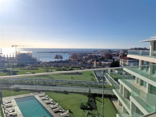Magnificent Top Floor Apartment with stunning sea views, in a luxury condominium with prime location