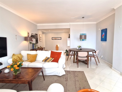 Central location in Cascais with sea view and pool