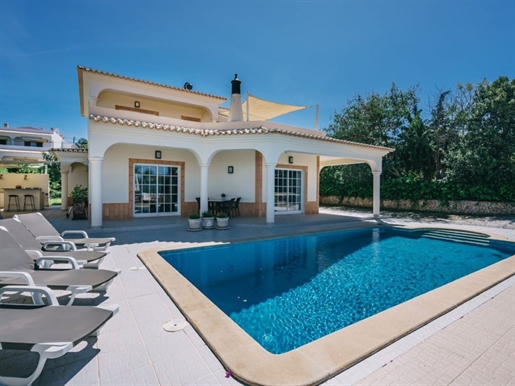 Excellent and spacious villa in quiet prime area, close to beaches and golf