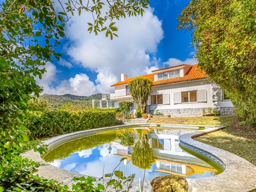 Exclusive villa with unique details, sea views and lots of privacy, in excellent location