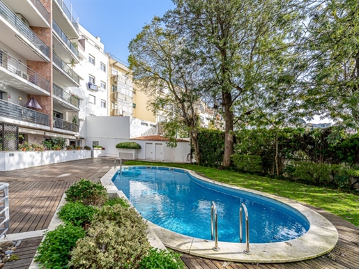 Fantastic apartment in a condominium with garden and swimming pool, in Graça zone, in Lisbon