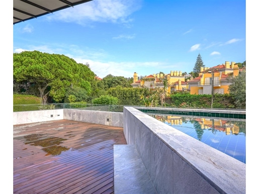 Penthouse mit privatem Pool in Luxusanlage in Estoril