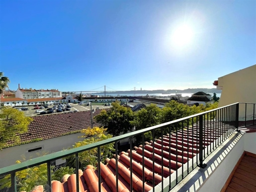 Fantastic duplex apartment in a charming area, overlooking the Tagus River