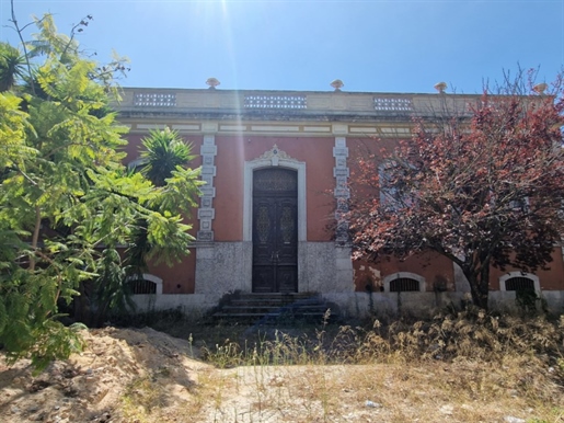 Palacete Histórico no centro da cidade com excelente potencial e projecto aprovado de remodelação