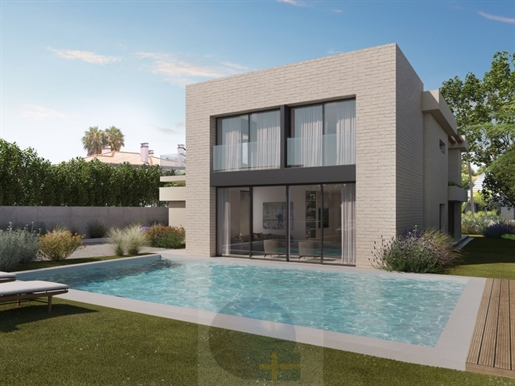 Moderne neue Villa, mit privatem Pool, in einer ruhigen Gegend, in der Nähe von Golf.